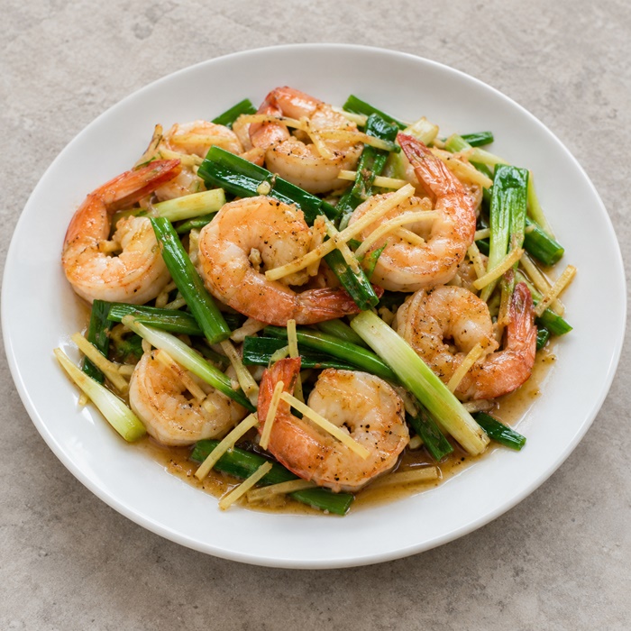 Shrimp sautéed with ginger and scallions at Hola La Pho